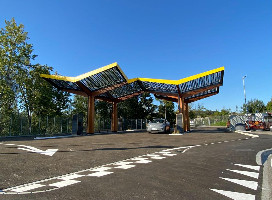Fastned Charging Station, A4 in Zürich