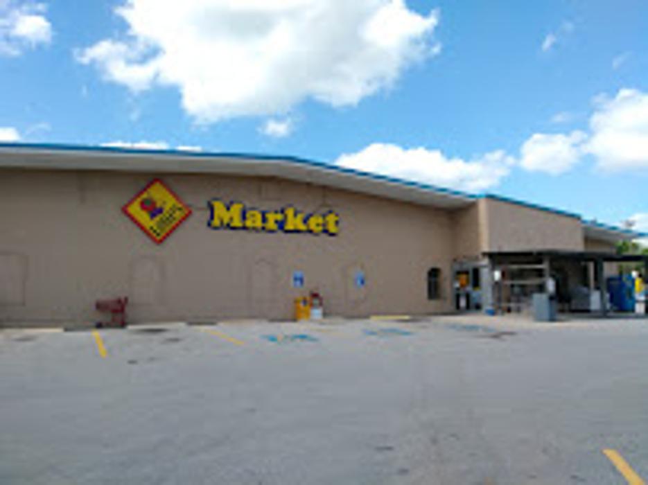 Lowe's Market - Goliad, TX