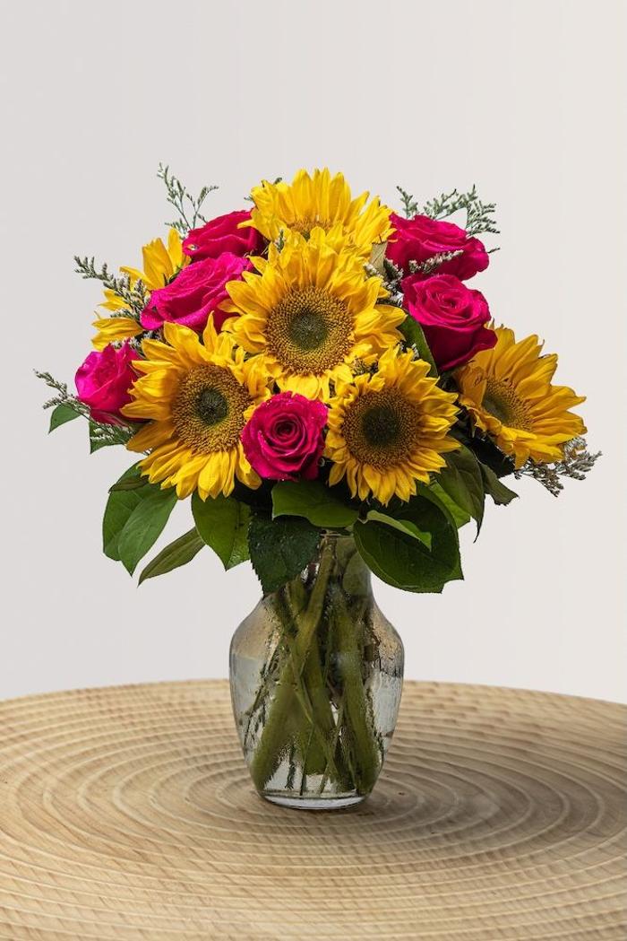 Martina's Flowers and Gifts Image