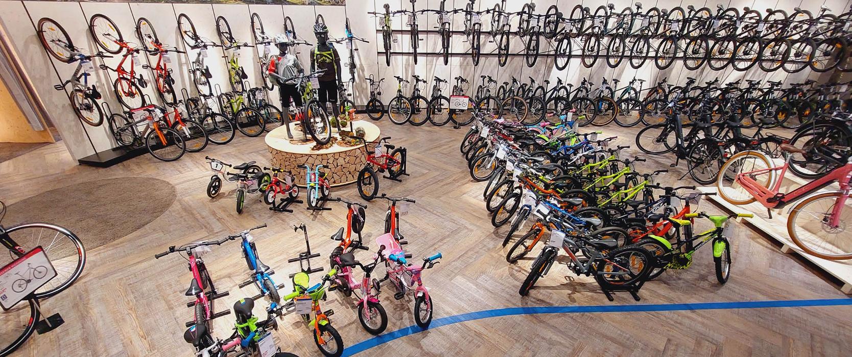 INTERSPORT Tscherne SCS Vösendorf, Blaue Lagune in Vösendorf