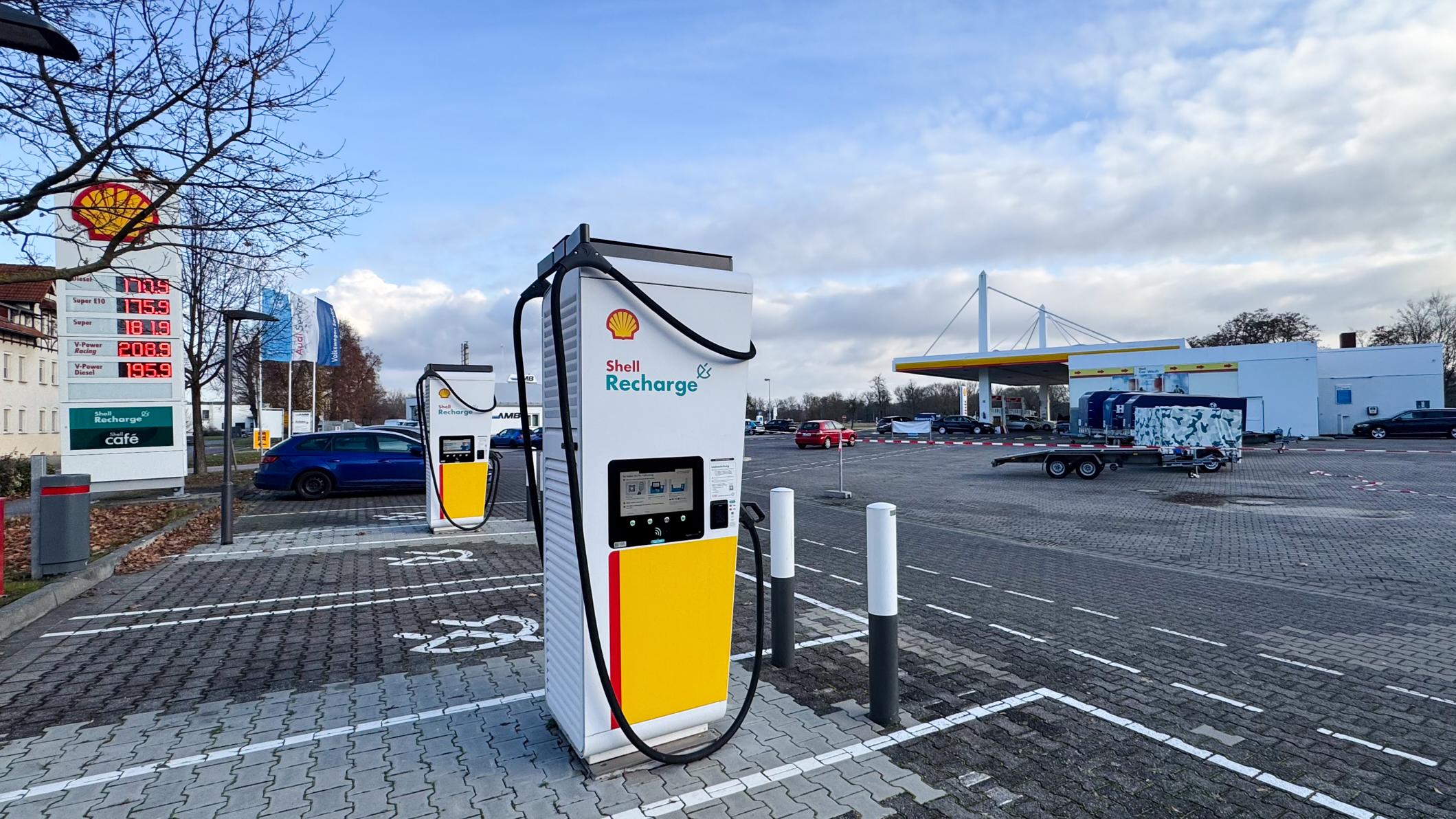 Shell Recharge Charging Station, Leipziger Vorstadt in Pegau