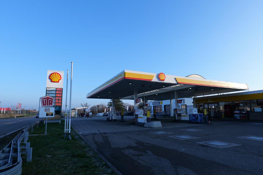 Shell Recharge Charging Station, Am Autobahnzubringer in Kronau