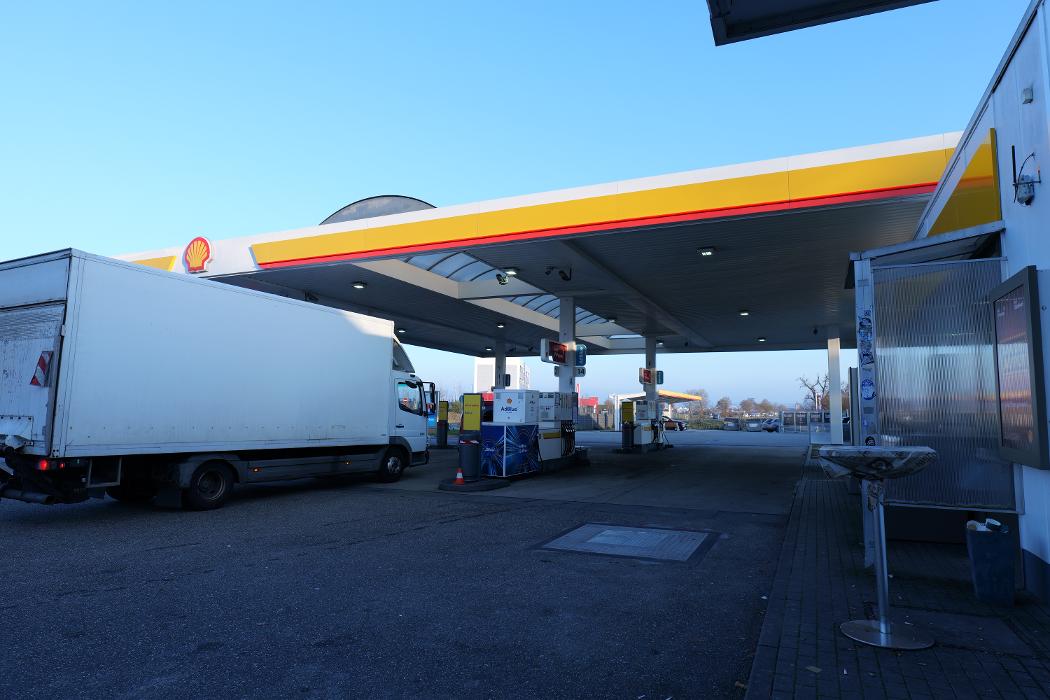 Shell Recharge Charging Station, Am Autobahnzubringer in Kronau