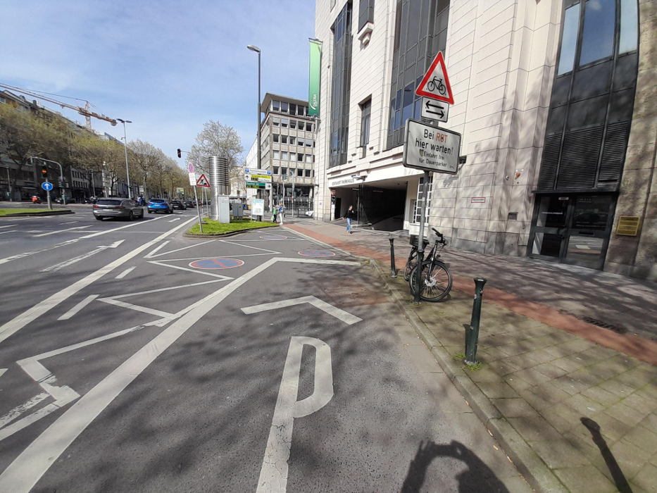 Parkhaus GALERIA Düsseldorf Königsallee, Heinrich-Heine-Allee in Düsseldorf