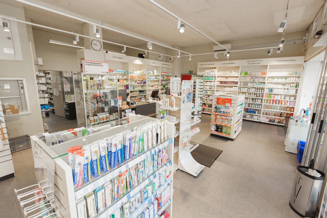 BENU Schwerzenbach, Bahnstrasse in Schwerzenbach