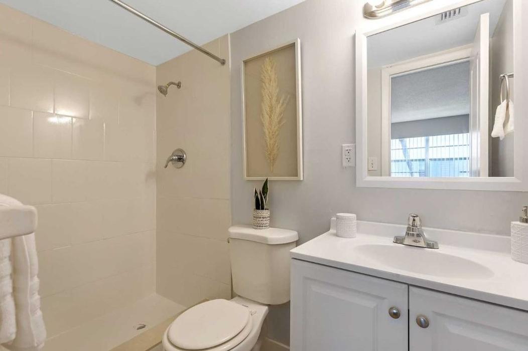 Amberstone Apartments - Pompano Beach, FL