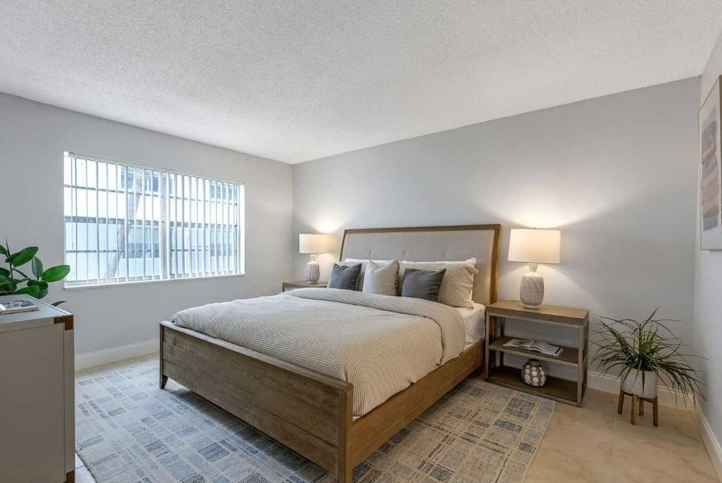 Amberstone Apartments - Pompano Beach, FL
