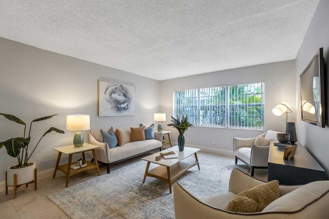 Amberstone Apartments - Pompano Beach, FL