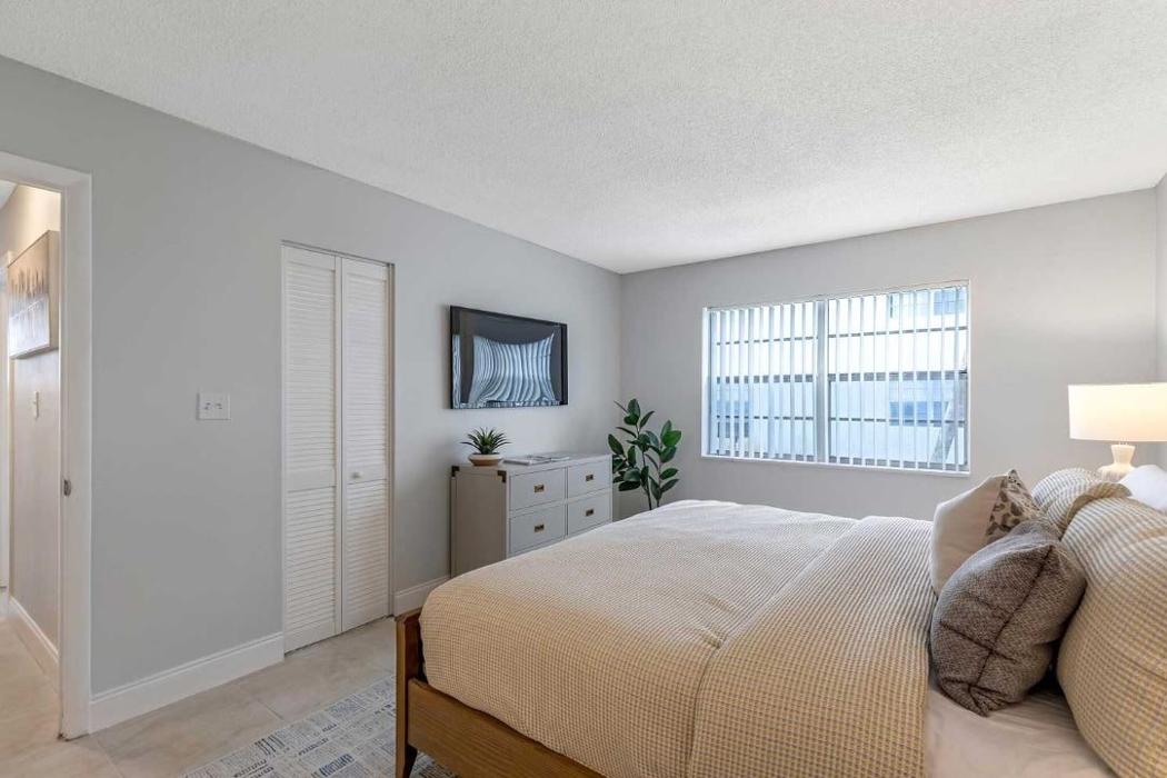 Amberstone Apartments - Pompano Beach, FL