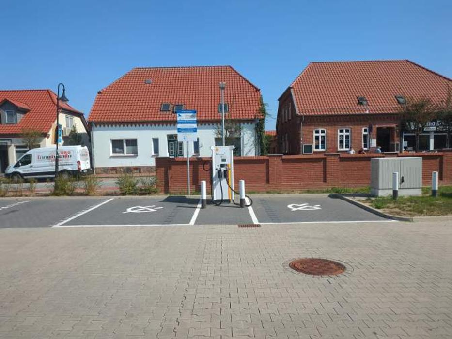 Shell Recharge Charging Station, Hauptstraße in Zarrentin am Schaalsee