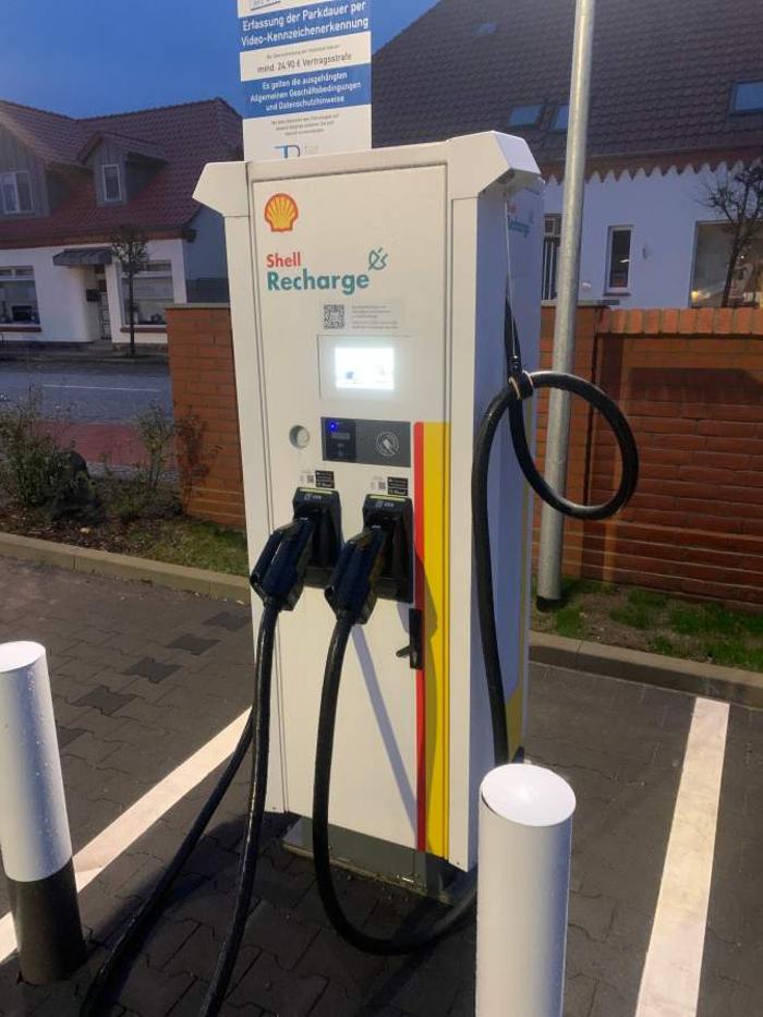 Shell Recharge Charging Station, Hauptstraße in Zarrentin am Schaalsee