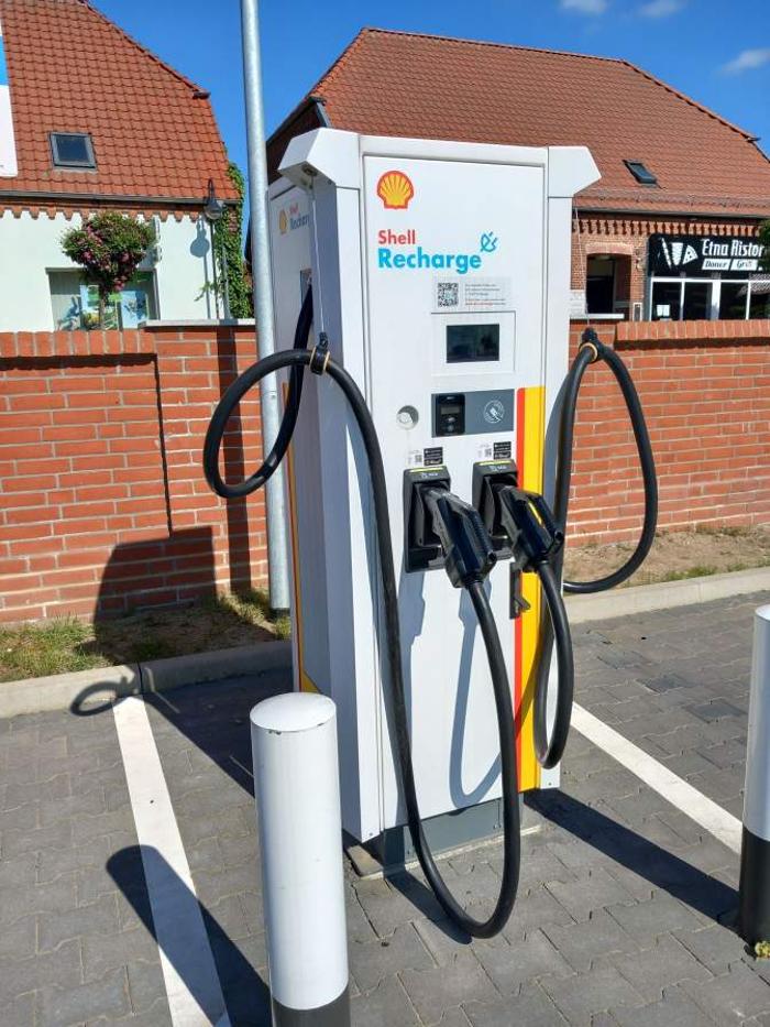 Shell Recharge Charging Station, Hauptstraße in Zarrentin am Schaalsee