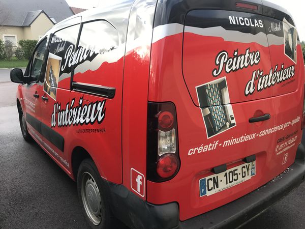 Nicolas Mickael peinture et vernis (détail)
