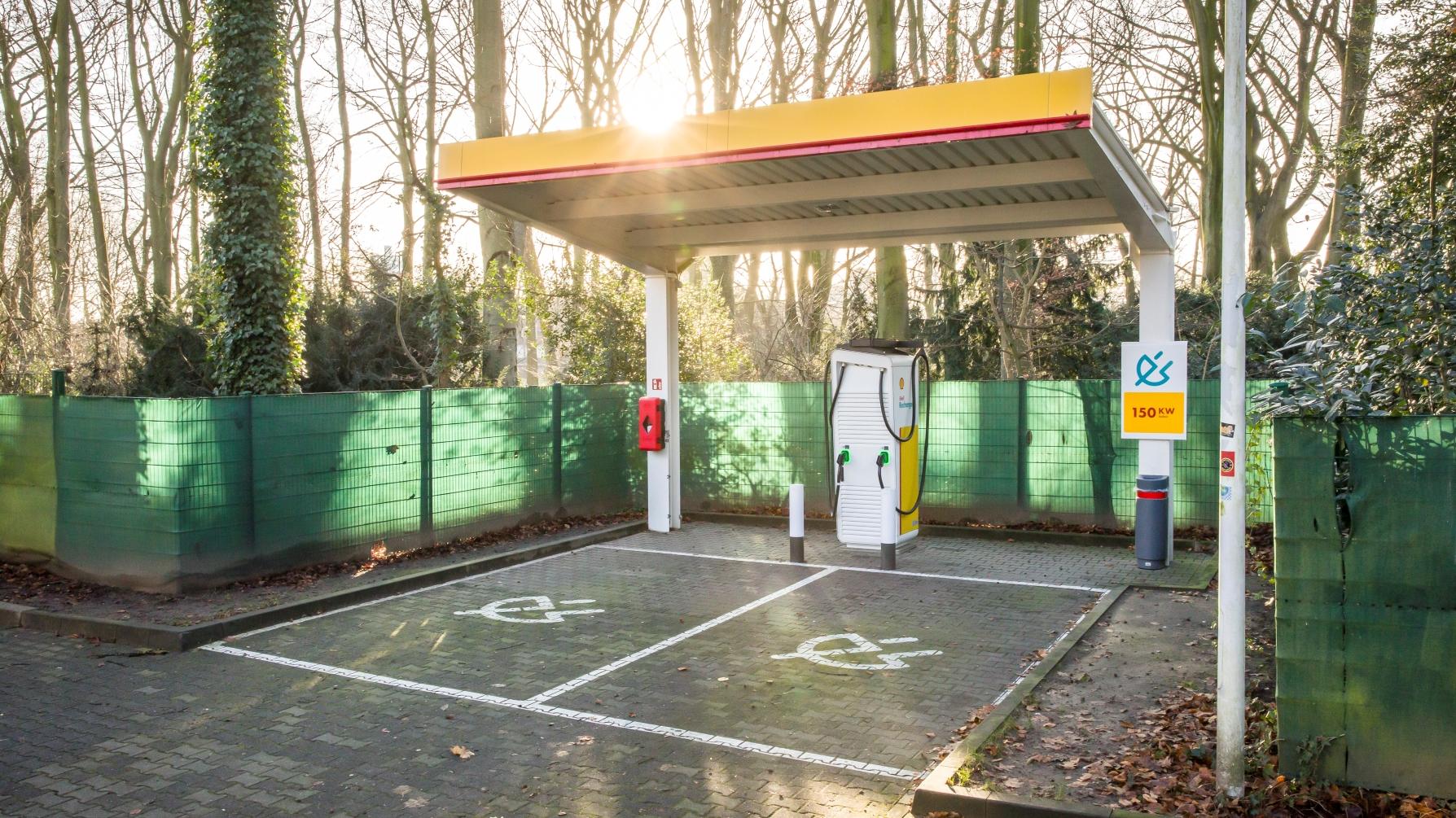 Shell Recharge Charging Station, Moerser Straße in Duisburg