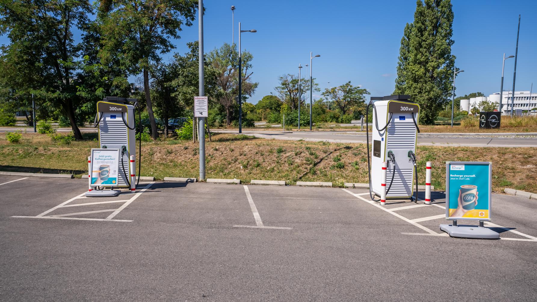 Shell Recharge Charging Station, Seestadtstraße in Wien