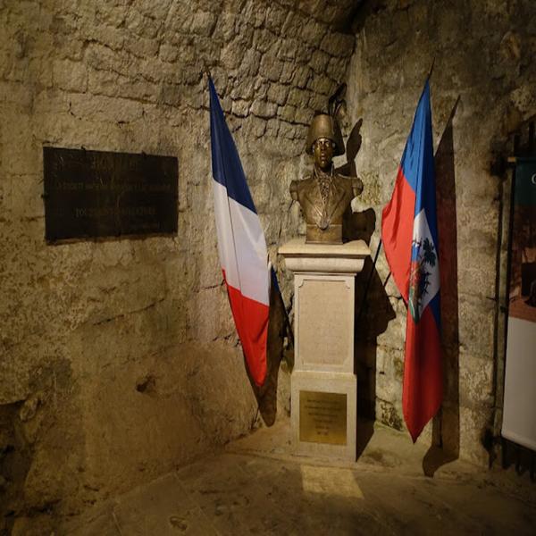 Château De Joux agence de voyage