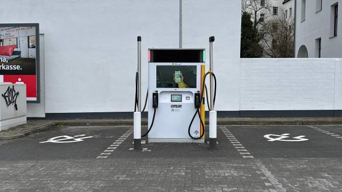 Shell Recharge Charging Station, Gerichtstraße in Berlin