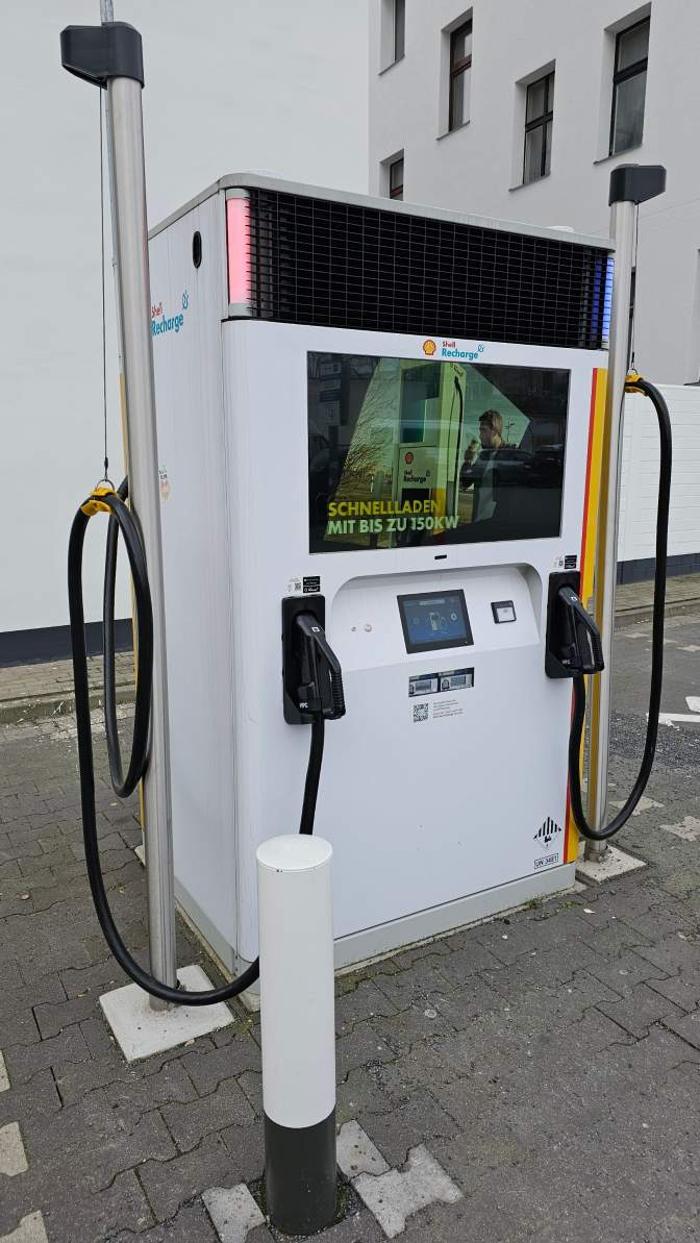Shell Recharge Charging Station, Gerichtstraße in Berlin
