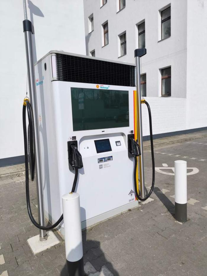 Shell Recharge Charging Station, Gerichtstraße in Berlin
