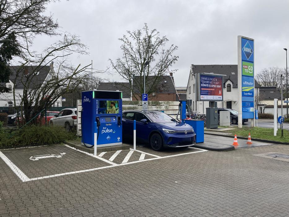 Aral pulse Ladestation, Bergheimer Straße in Neuss