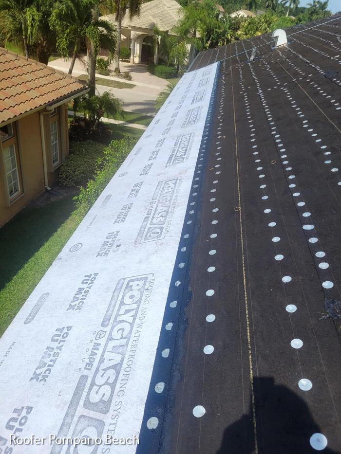 Gomez Roofing and Solar Logo