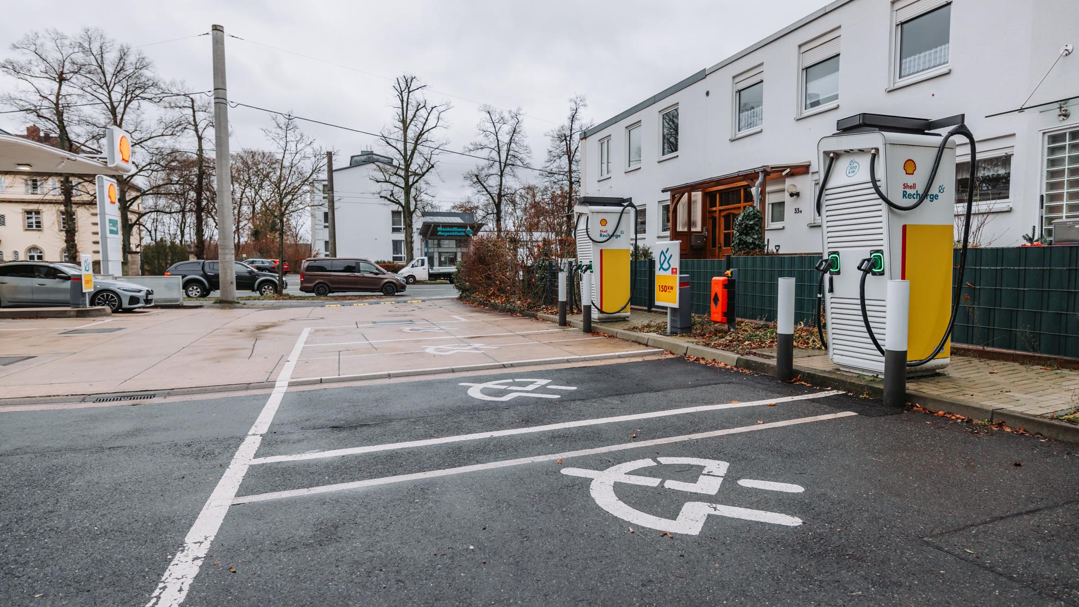 Shell Recharge Charging Station, Erlenstegenstraße in Nürnberg