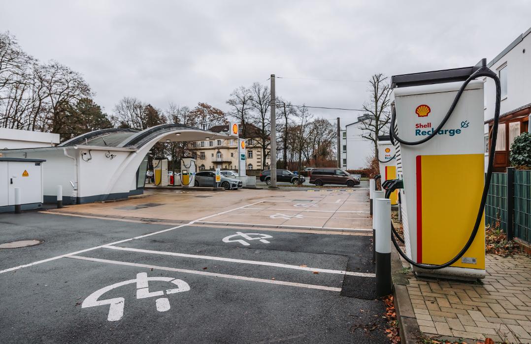 Shell Recharge Charging Station, Erlenstegenstraße in Nürnberg