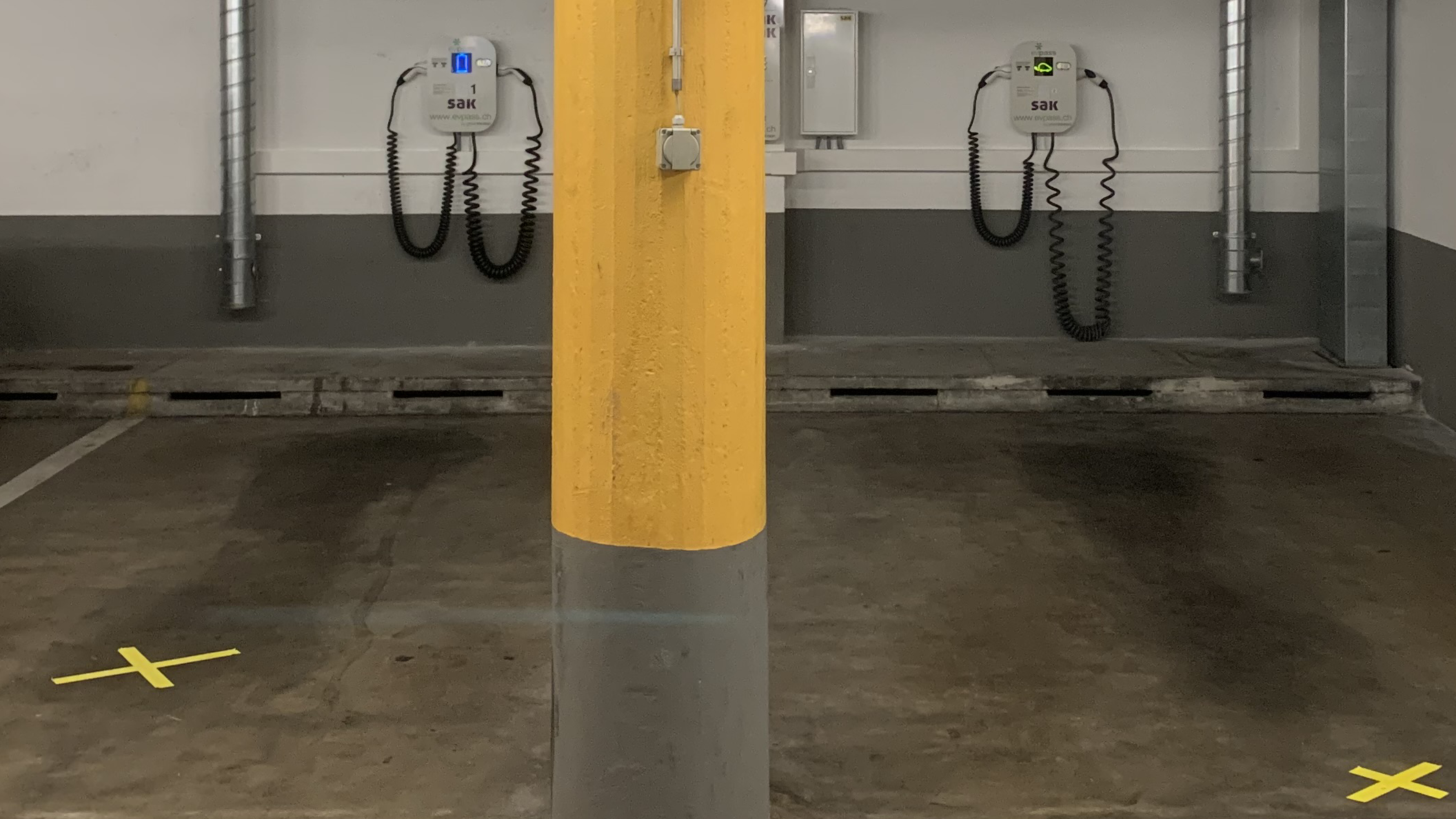 Shell Recharge Charging Station, Nüschelerstrasse in Zürich