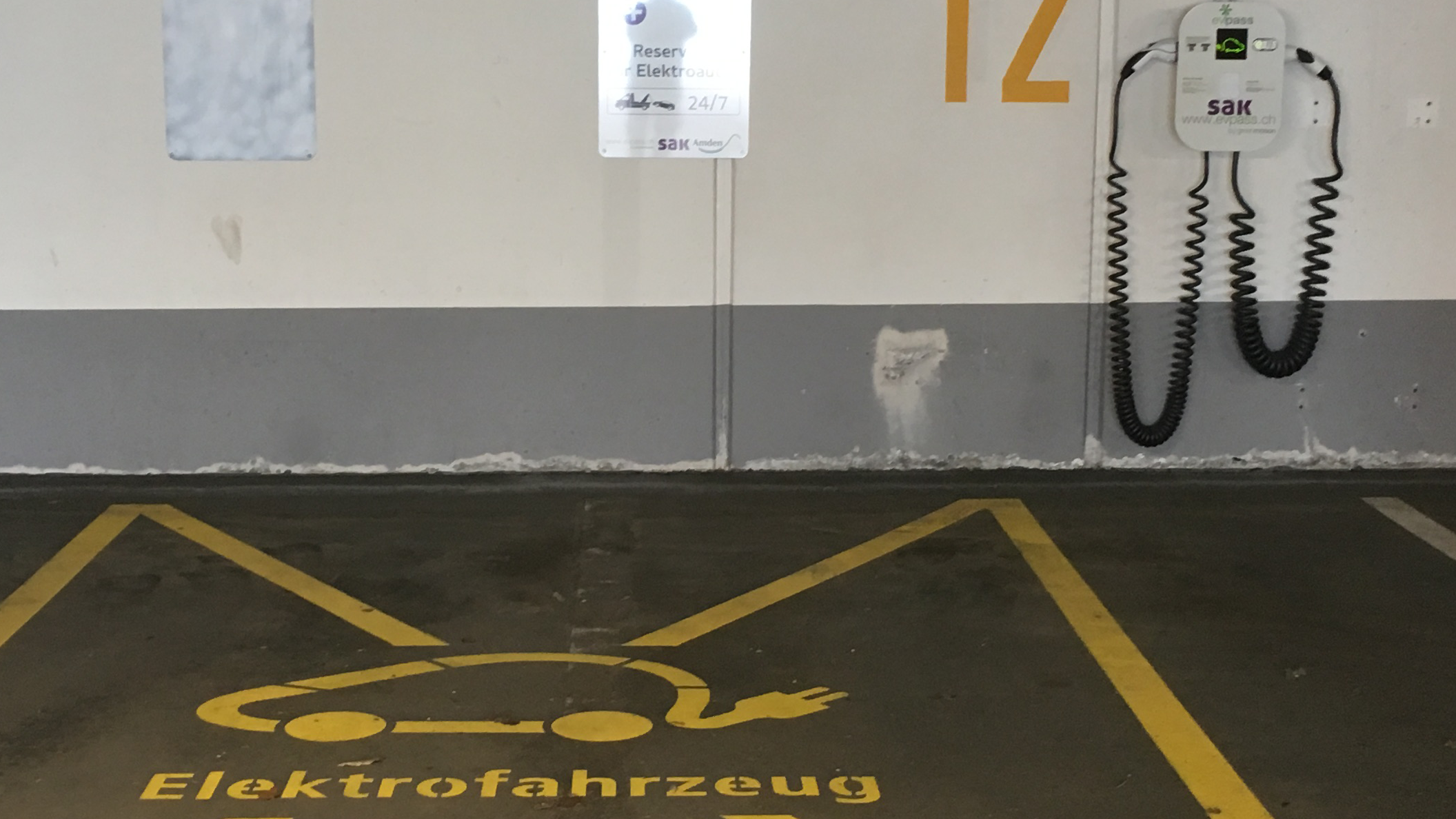 Shell Recharge Charging Station, Dorfstrasse in Amden