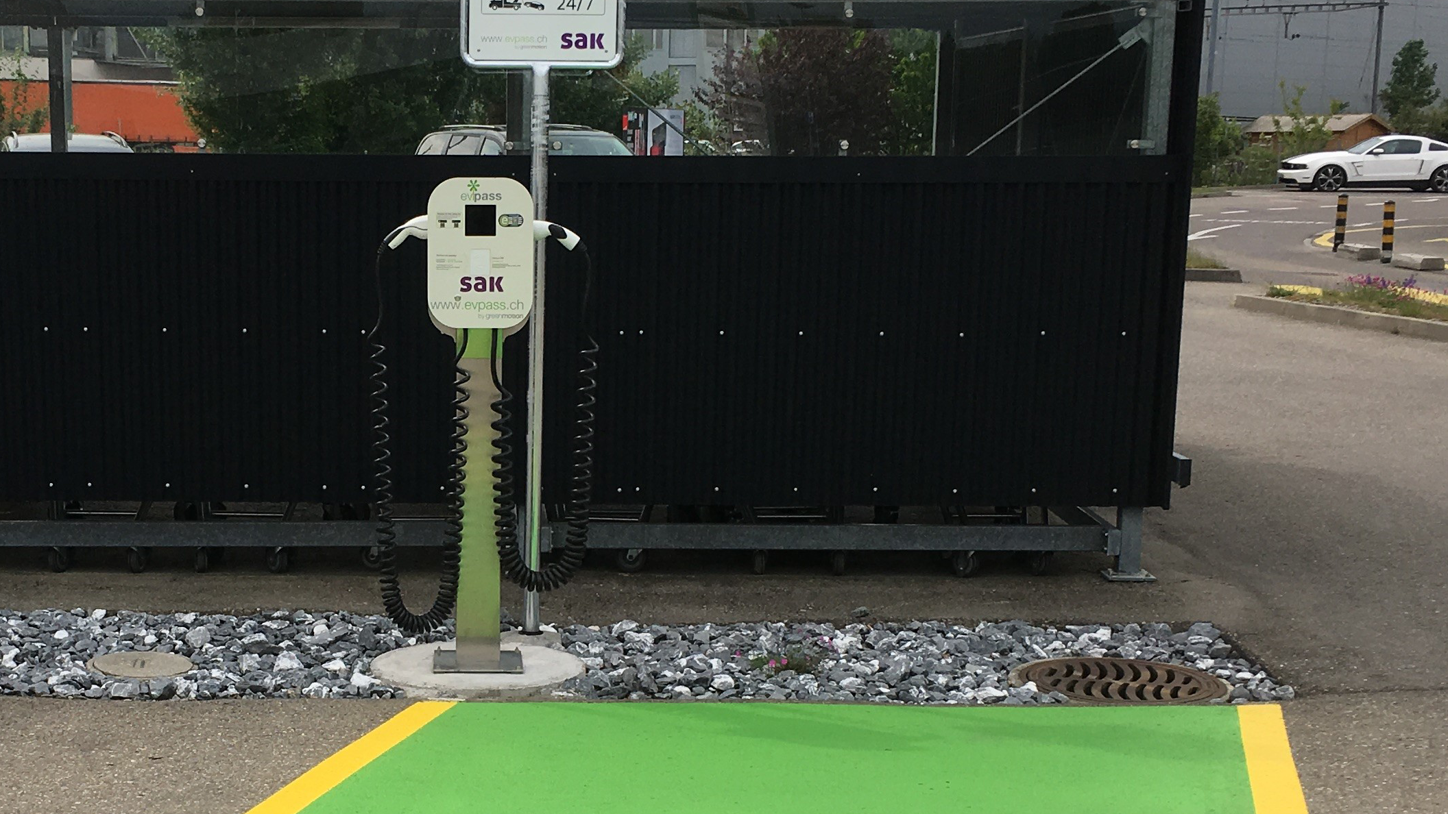 Shell Recharge Charging Station, Neudorfstrasse in Sankt Margrethen