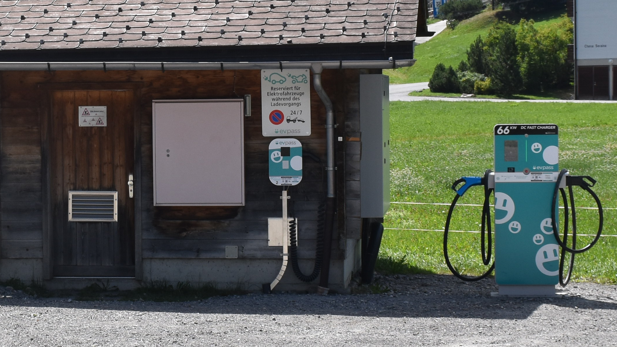 Shell Recharge Charging Station, Voa Acletta in Vaz