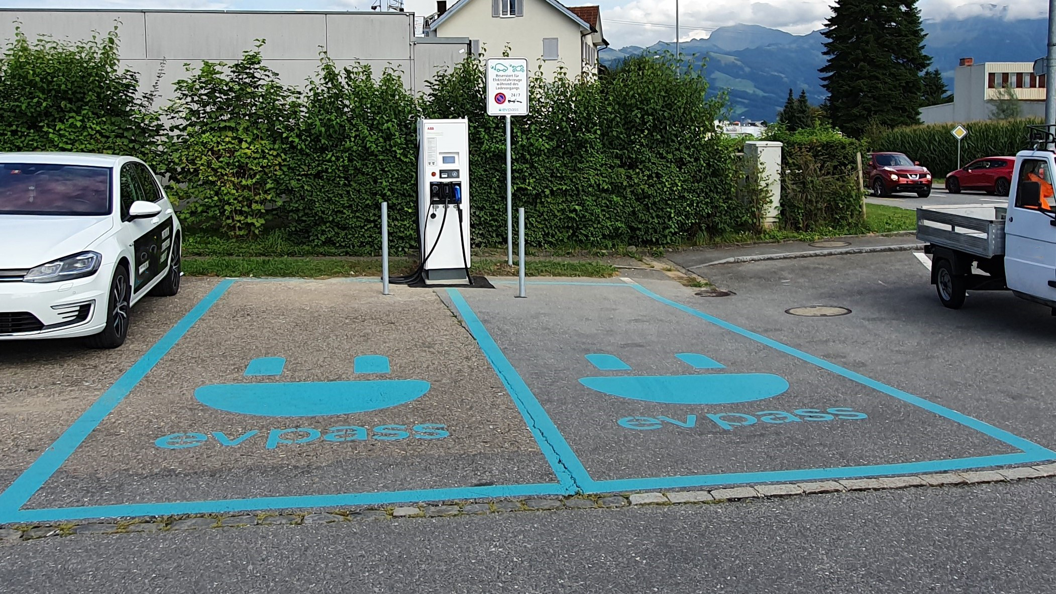 Shell Recharge Charging Station, Zürcherstrasse in Uznach