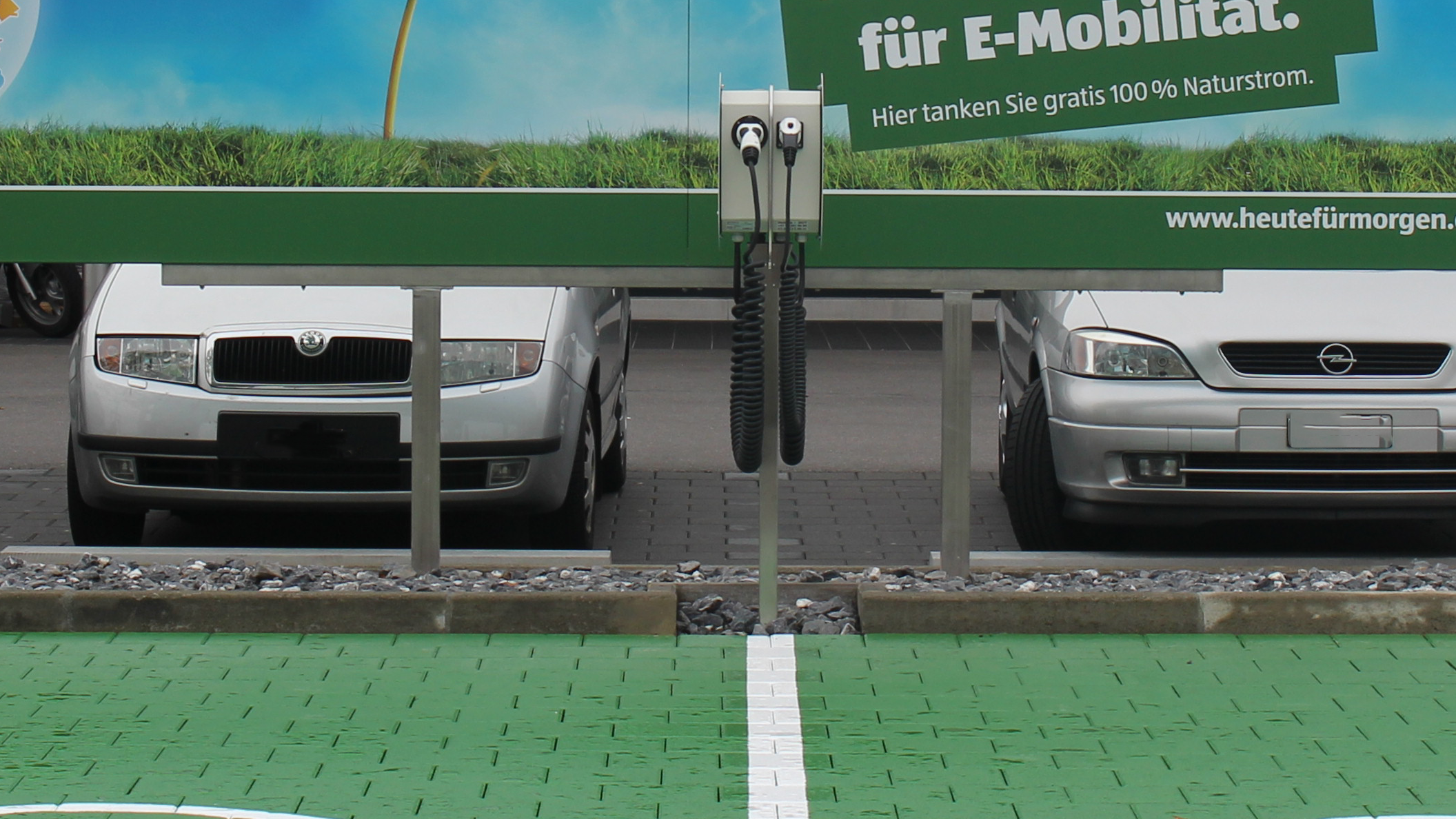 Shell Recharge Charging Station, Pilatusstrasse in Dierikon