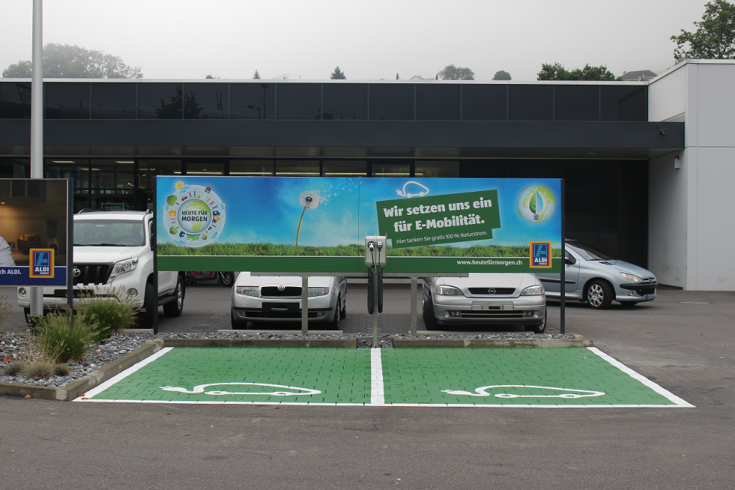 Shell Recharge Charging Station, Pilatusstrasse in Dierikon