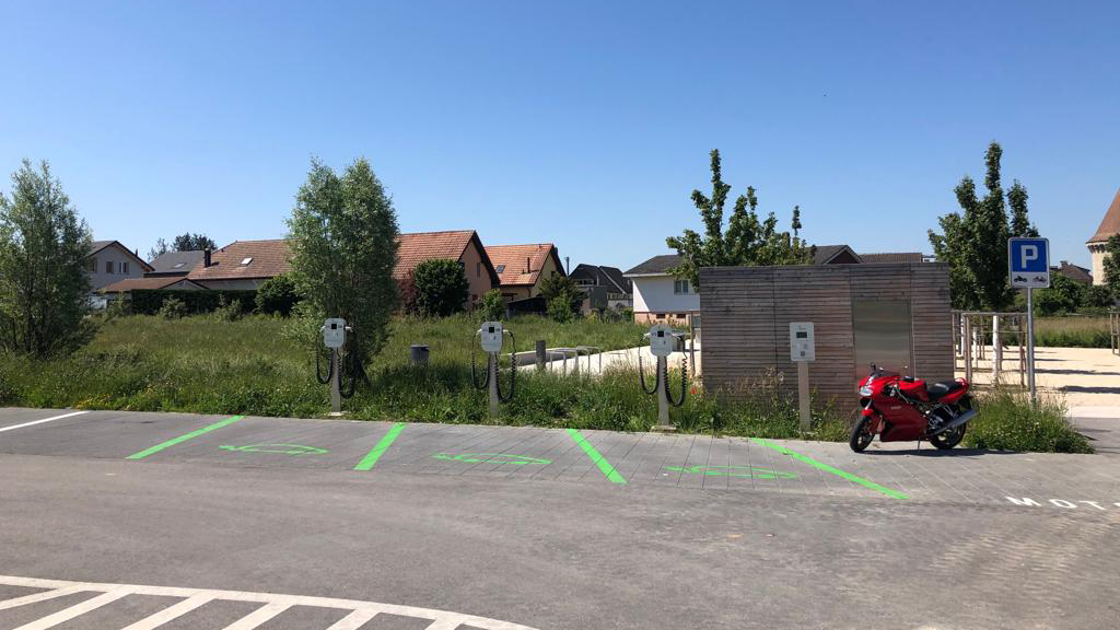 Shell Recharge Charging Station, Route de Grandcour in Estavayer-le-Lac