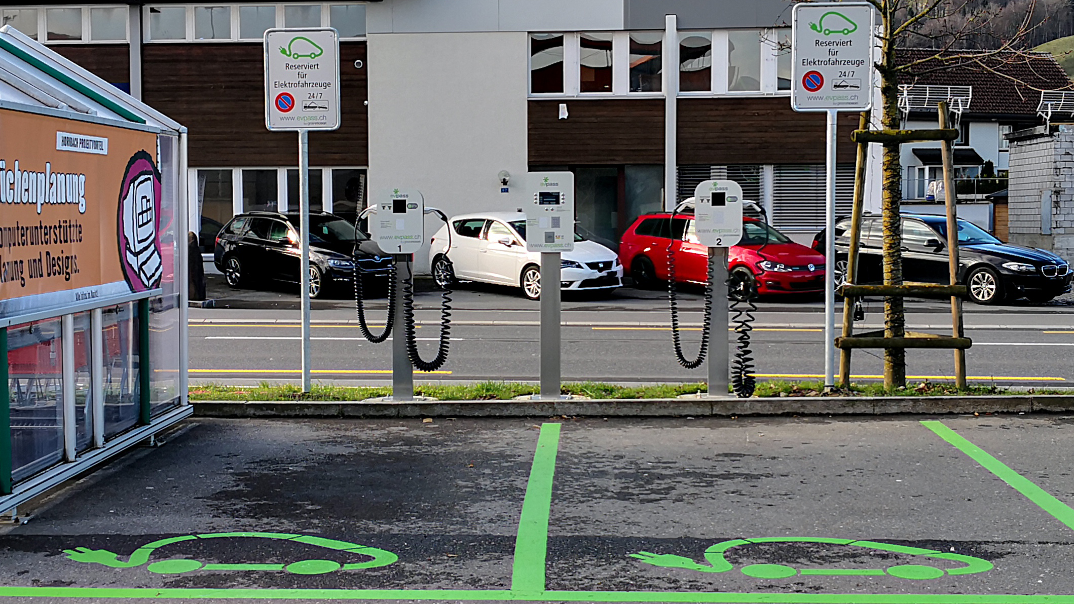 Shell Recharge Charging Station, Kantonsstrasse in Galgenen