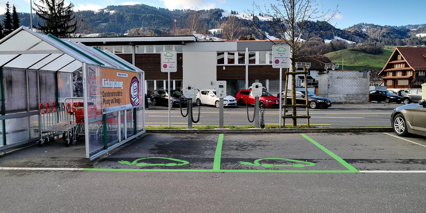 Shell Recharge Charging Station, Kantonsstrasse in Galgenen