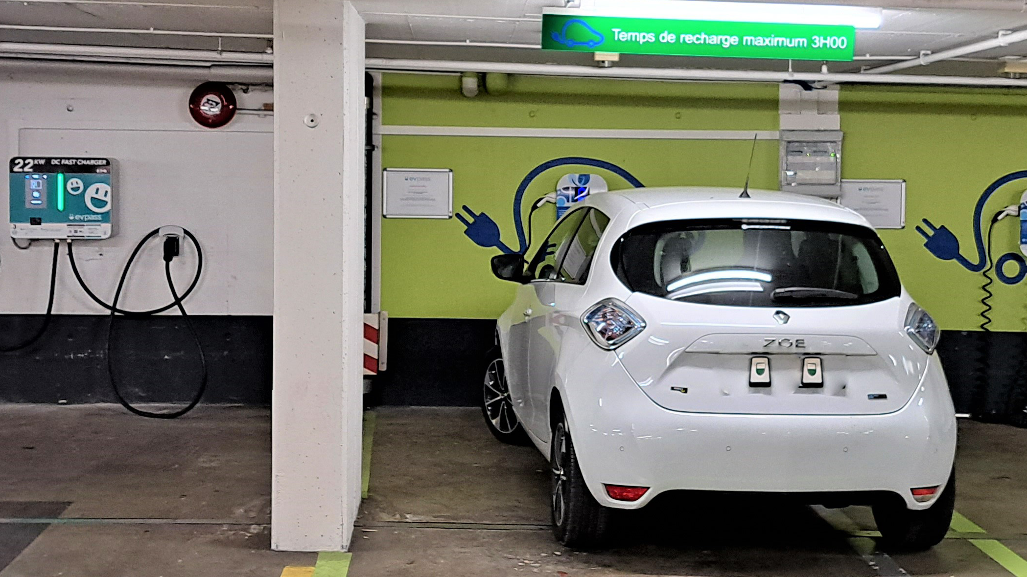Shell Recharge Charging Station, Avenue du Tirage in Pully