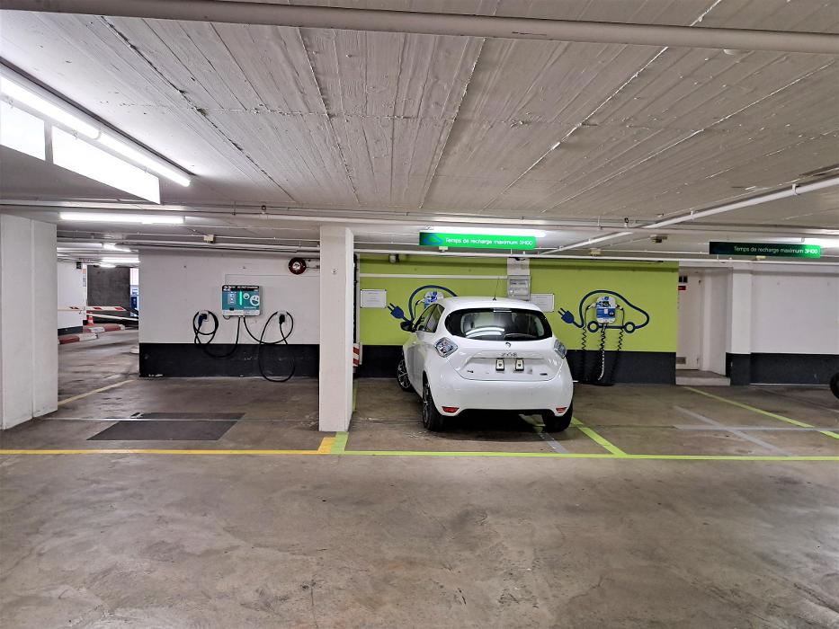 Shell Recharge Charging Station, Avenue du Tirage in Pully