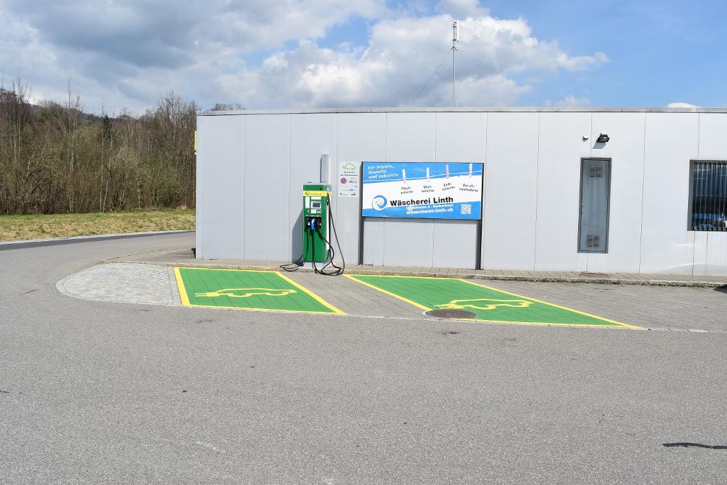 Shell Recharge Charging Station, Uznacherstrasse in Neuhaus