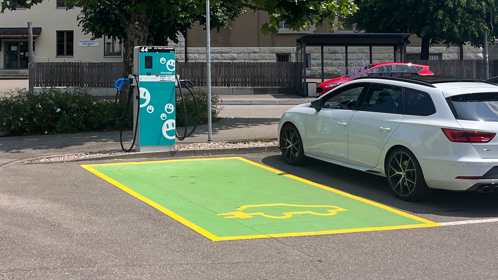 Shell Recharge Charging Station, Grammontstrasse in Lausen