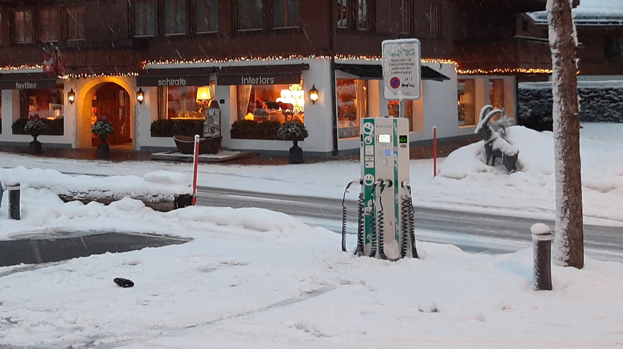 Shell Recharge Charging Station, Suterstrasse in Gstaad