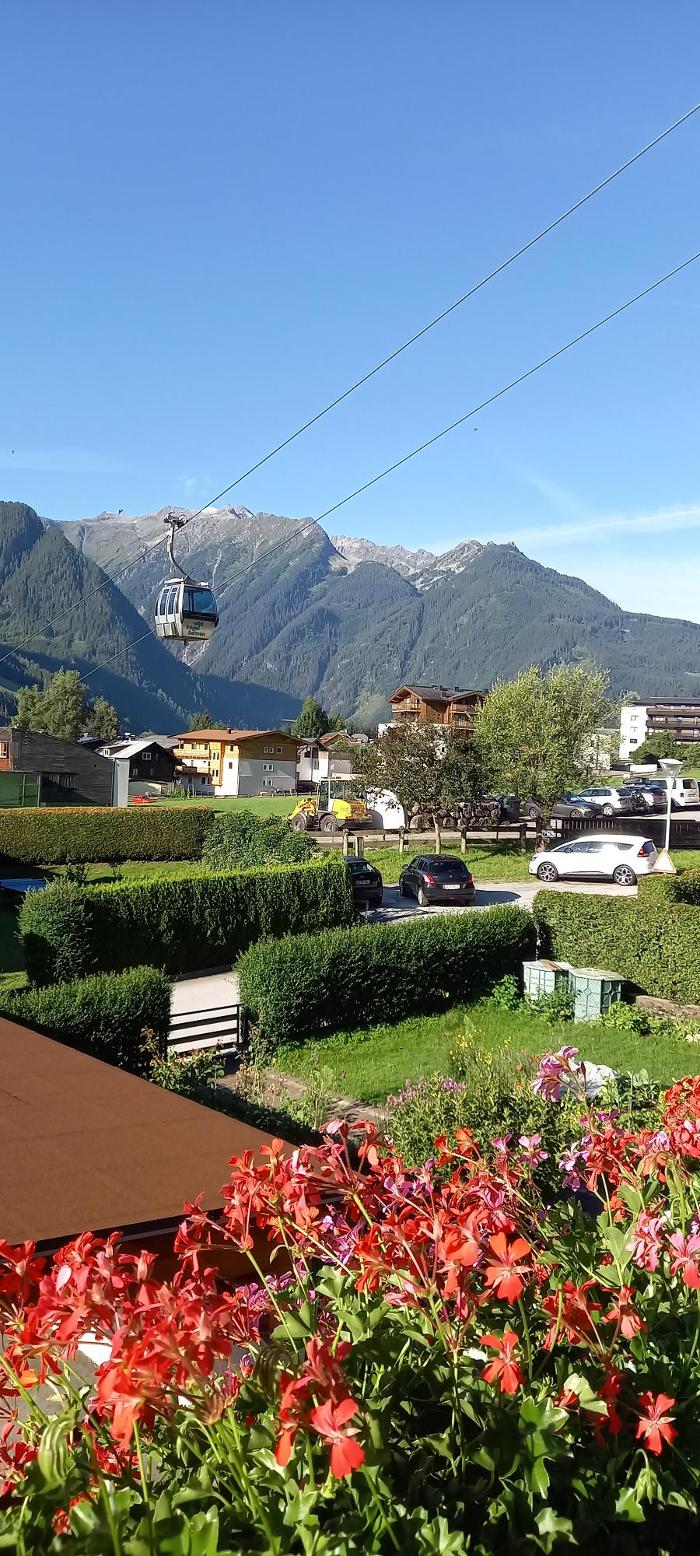 Haus Scharler an der Talstation Wildkogelbahn, Künstlergasse in Neukirchen am Großvenediger
