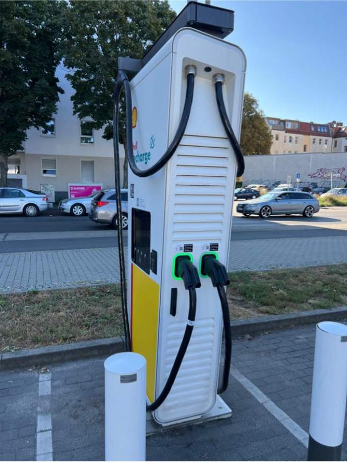 Shell Recharge Charging Station, Glienicker Straße in Berlin