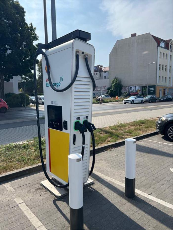 Shell Recharge Charging Station, Glienicker Straße in Berlin