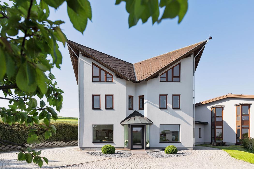 Bestattung Ostermann, Weißes Kreuz in Wiesmath