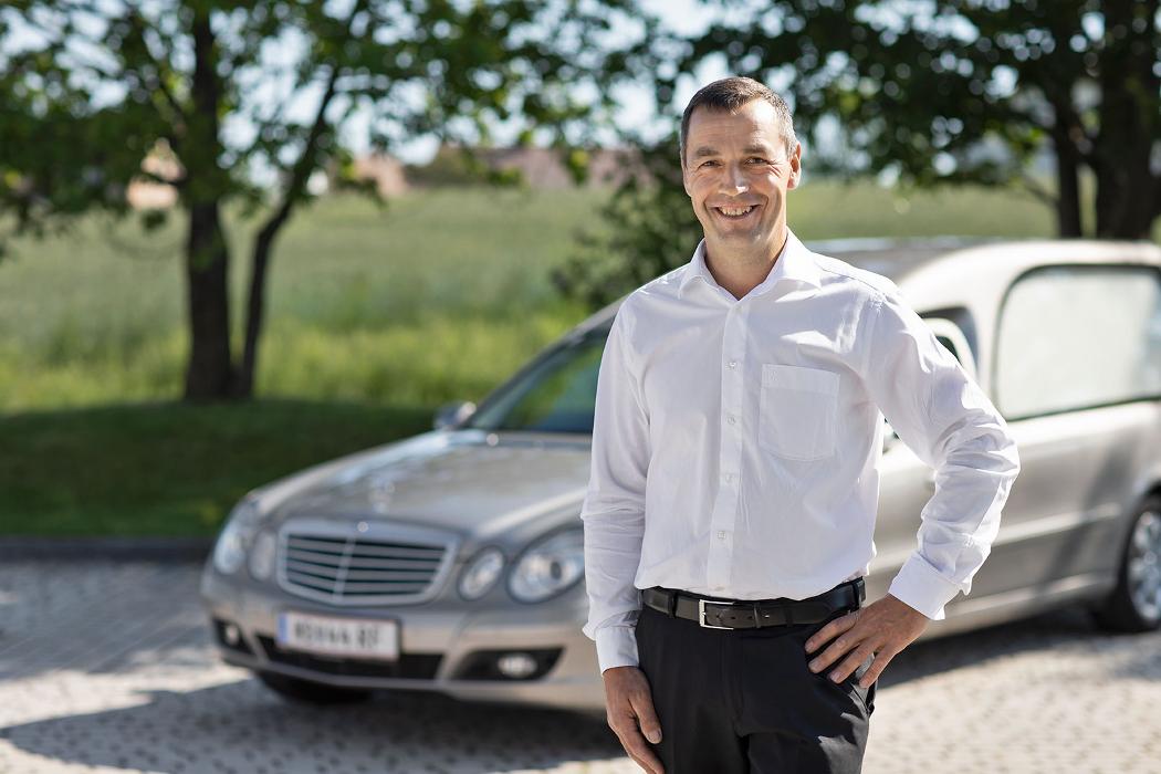 Bestattung Ostermann, Weißes Kreuz in Wiesmath