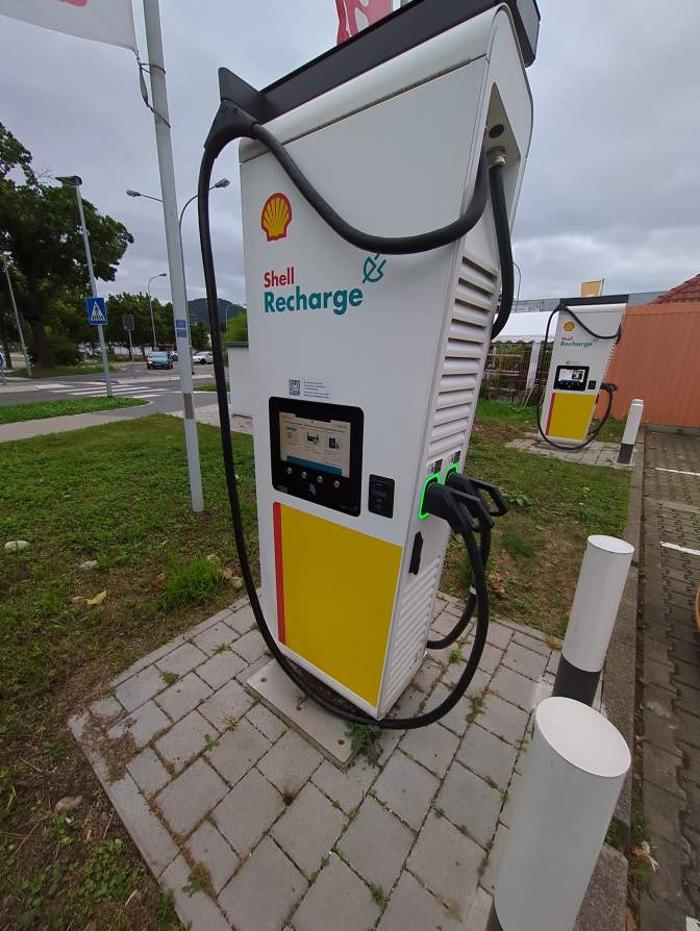 Shell Recharge Charging Station, Tullastraße in Freiburg im Breisgau