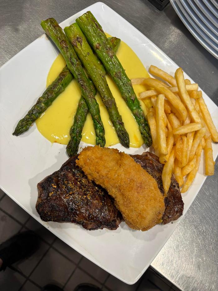 Yellow Brix Restaurant Image