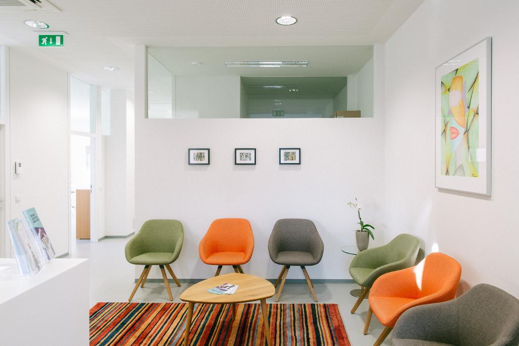 Hautarzt Dr. Hannes Kolle, Medizinweg in Gradnitz